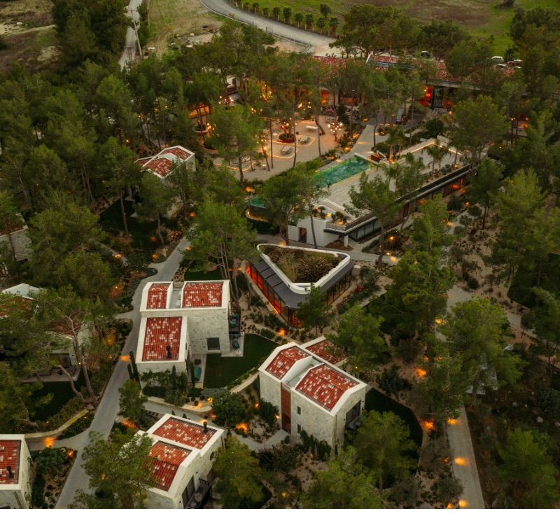 Accommodation in harmony with nature.